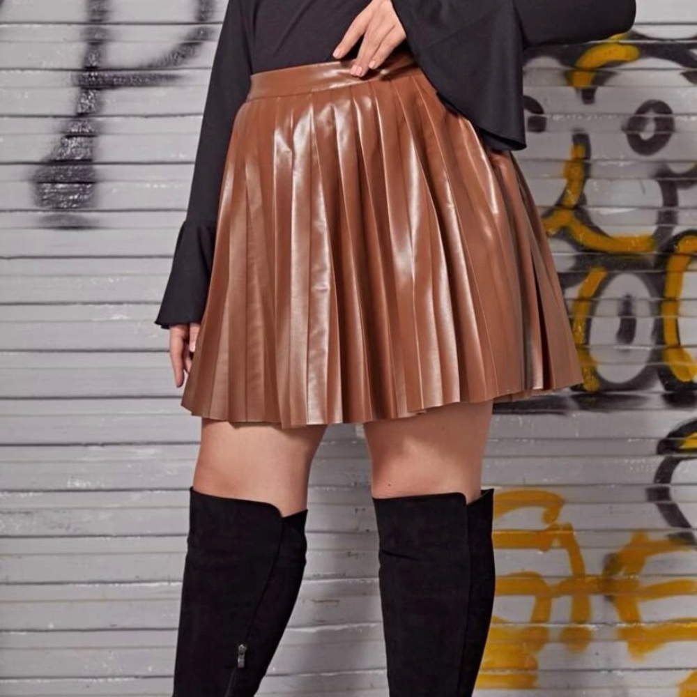 Plus High Waist PU Leather Pleated Skrit